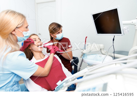 dental consultation, whitening dental clinic, dentist office, Dental treatment, dentist chair, dental specialist 125416595