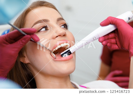 dental consultation, dentist checking teeth, dental examination, healthy teeth, dentist office, professional orthodontic clinic 125416723