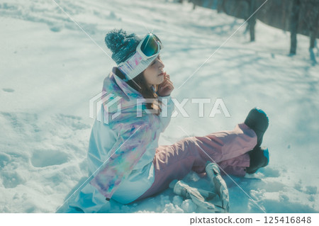 snowboarder, snowboard, snowboarding 125416848