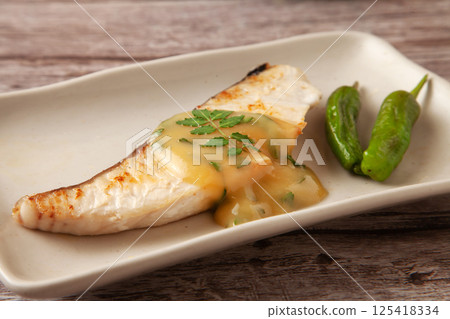 Spanish mackerel buds miso 125418334