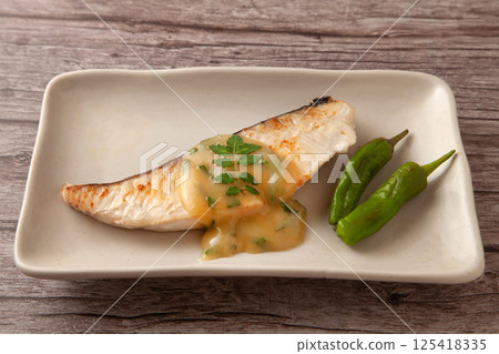 Spanish mackerel buds miso 125418335