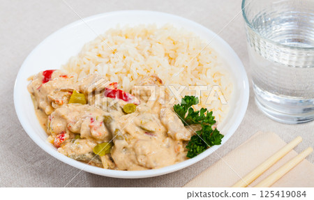 Chicken fillet red curry with jasmine rice 125419084