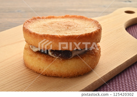 Raisin cream sandwich Raisin cream sandwich 125420302