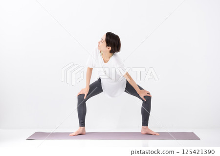 Woman doing yoga, middle-aged 125421390