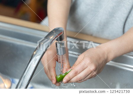 Image of removing seeds from peppers (stock photo) 125421730