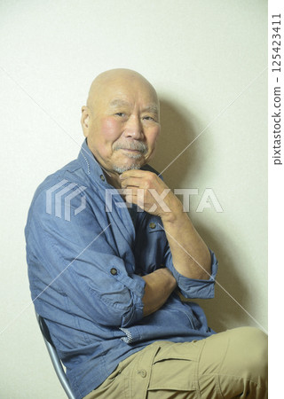 一位老人用微笑表達情感 125423411