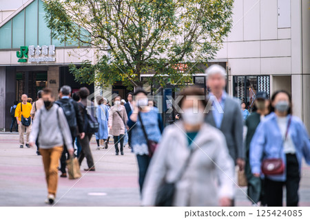 Tokyo cityscape in Japan: It's humid... Sakuragicho Station front... Why are there more and more elderly people wearing masks? = April 24th 125424085