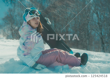 snowboarder, snowboard, snowboarding 125424518
