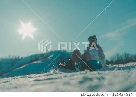 snowboard, snowboarding, female 125424584