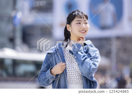 街拍年輕女子肖像 125424865