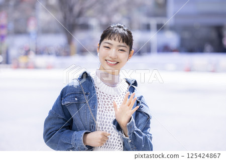 Street Snap Young Woman Portrait 125424867