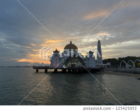 Melaka Straits Mosque and sunset in Melaka, a world heritage city in Malaysia Melaka Straits Mosque and sunset in Melaka, a world heritage city in Malaysia 125425053