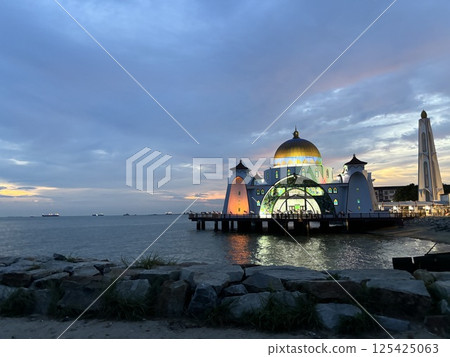 Illuminated Melaka Straits Mosque after sunset in the World Heritage city of Melaka, Malaysia 125425063