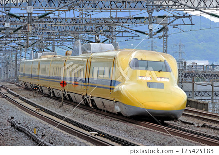 Tokaido Shinkansen Odawara JR West 923 type 3000 series T5 formation (Hakata) Doctor Yellow 125425183