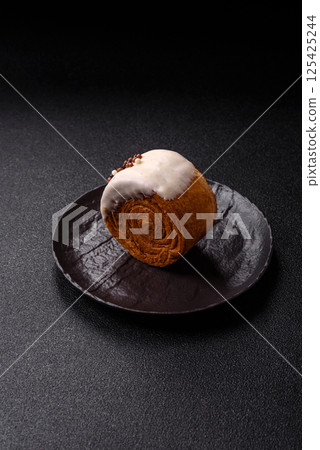 Round sweet New York roll croissant with pistachio cream filling 125425244