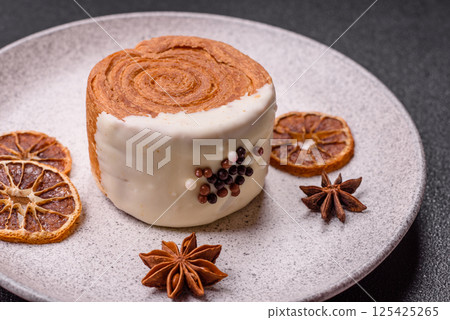 Round sweet New York roll croissant with pistachio cream filling 125425265