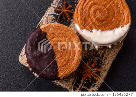 Round sweet New York roll croissant with chocolate cream filling 125425277