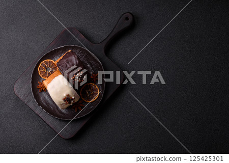 Round sweet New York roll croissant with chocolate cream filling Round sweet New York roll croissant with chocolate cream filling 125425301