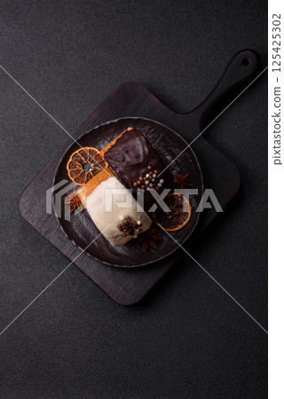 Round sweet New York roll croissant with chocolate cream filling Round sweet New York roll croissant with chocolate cream filling 125425302