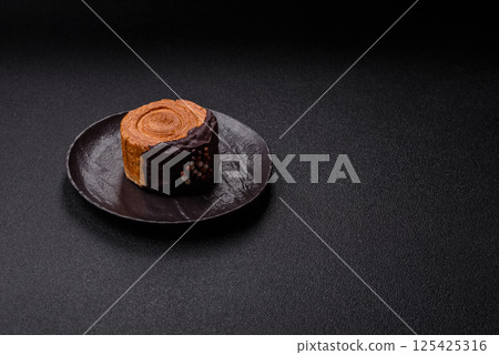 Round sweet New York roll croissant with chocolate cream filling Round sweet New York roll croissant with chocolate cream filling 125425316