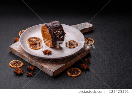 Round sweet New York roll croissant with chocolate cream filling Round sweet New York roll croissant with chocolate cream filling 125425391