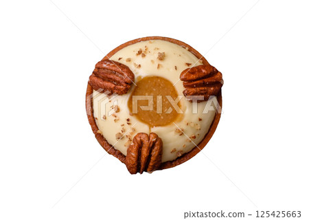 Sweet round tart with white citrus cream and pecans Sweet round tart with white citrus cream and pecans 125425663