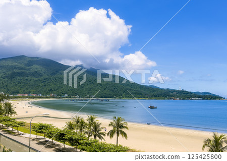 美溪海灘和山茶山景觀，越南峴港 / 越南峴港 125425800