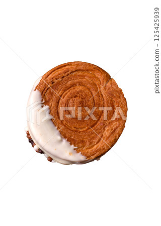 Round sweet New York roll croissant with pistachio cream filling 125425939