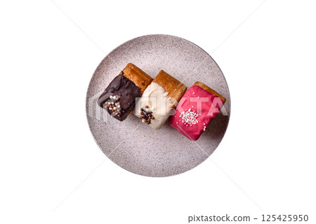Round sweet New York roll croissant with several flavors cream filling Round sweet New York roll croissant with several flavors cream filling 125425950