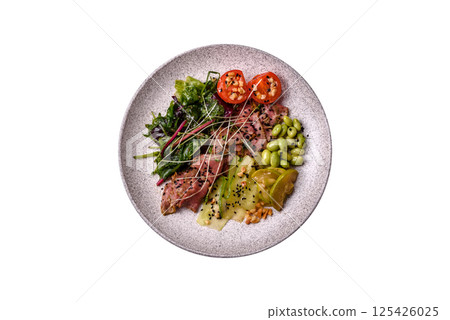 Warm salad consisting of slices of roast beef, greens, tomatoes, cucumbers, green beans Warm salad consisting of slices of roast beef, greens, tomatoes, cucumbers, green beans 125426025