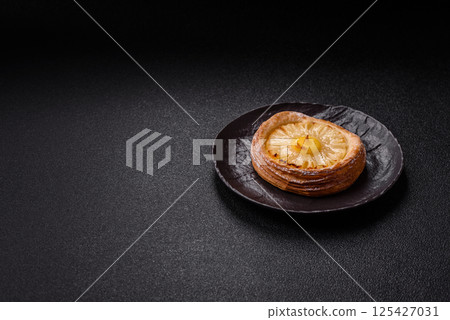 Sweet round tart with pineapple Sweet round tart with pineapple 125427031