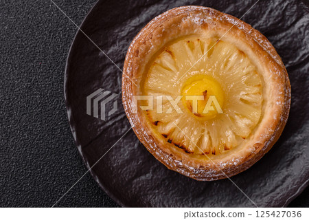 Sweet round tart with pineapple Sweet round tart with pineapple 125427036