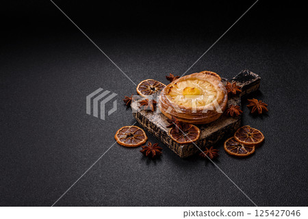 Sweet round tart with pineapple 125427046