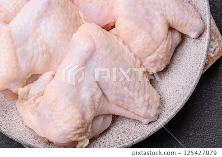 Raw chicken wings with salt, spices and herbs 125427079