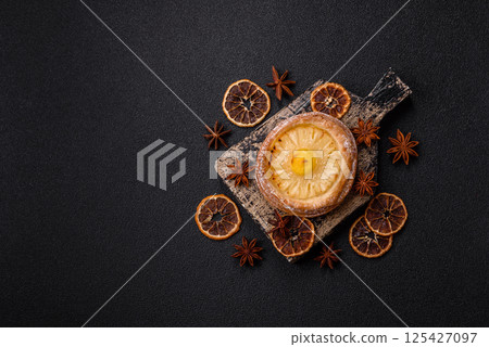 Sweet round tart with pineapple Sweet round tart with pineapple 125427097