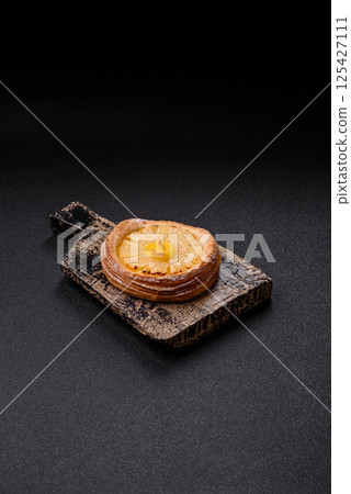 Sweet round tart with pineapple Sweet round tart with pineapple 125427111