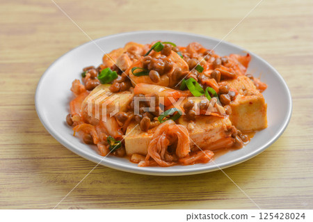 Kimchi, tofu and natto stir fry 125428024
