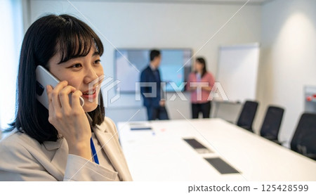 Smiling woman on the phone, working hard 125428599