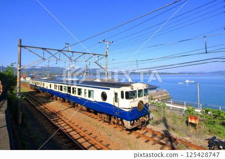 Sightseeing train Etcetra that runs along the coast Sightseeing train Etcetra that runs along the coast 125428747