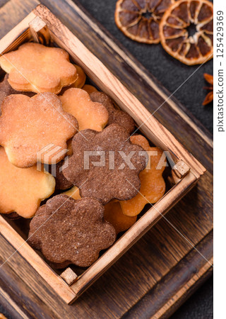 Ginger sweet cookies in yellow and brown color Ginger sweet cookies in yellow and brown color 125429369