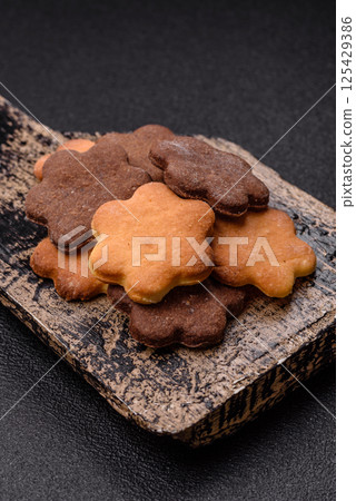 Ginger sweet cookies in yellow and brown color 125429386