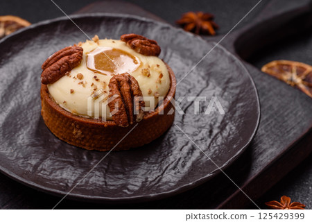 Sweet round tart with white citrus cream and pecans Sweet round tart with white citrus cream and pecans 125429399