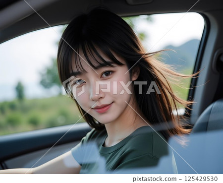 騎一輛車的一個少婦 125429530