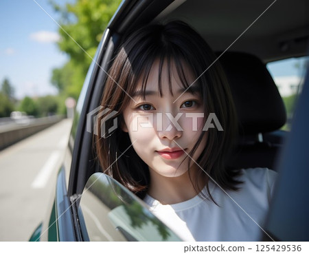騎一輛車的一個少婦 125429536