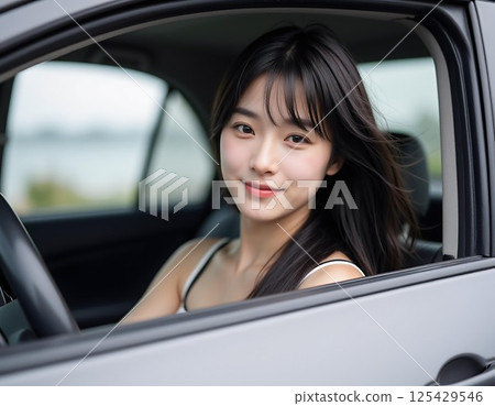 騎一輛車的一個少婦 125429546