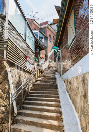 Seoul: Stone-staircase alleys in Samcheong-dong Seoul: Stone-staircase alleys in Samcheong-dong 125430926
