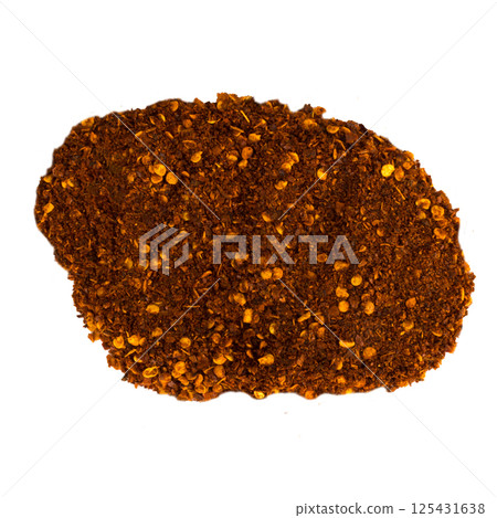 Chili powder pile isolated on white background 125431638