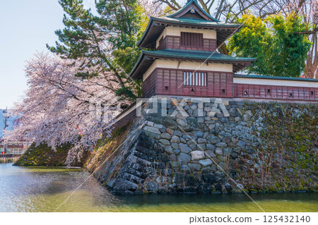 建在護城河石牆上的二之丸，櫻花盛開 125432140