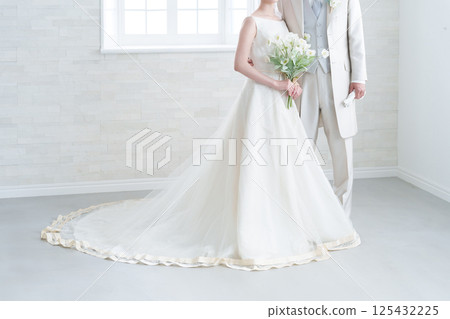 Bride and groom having a wedding Bride and groom having a wedding 125432225