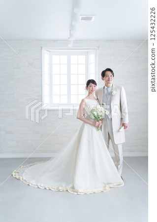 Bride and groom having a wedding Bride and groom having a wedding 125432226